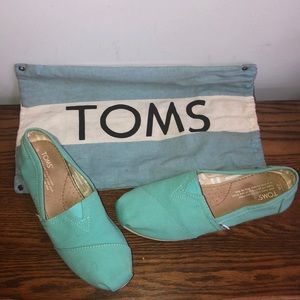 Toms